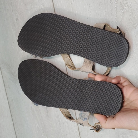 OTBT Womens Floral Loop Toe Sandals Flats shoes sz 7 - Picture 11 of 12